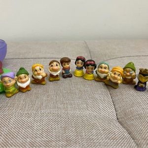 Set of Disney Princess Snow White & The Seven Dwarves Squinkies and Extra Set